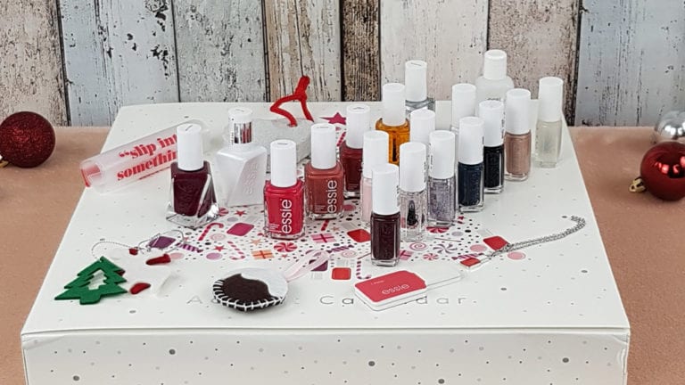 Essie Adventskalender 2023 - Was ist drin und lohnt sich der Kauf?